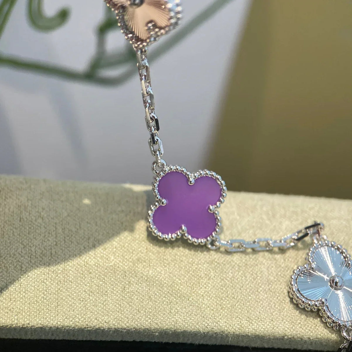 [Legend]LUCKY CLOVER 5-MOTIF BRACELET - VIOLET COLLECTION