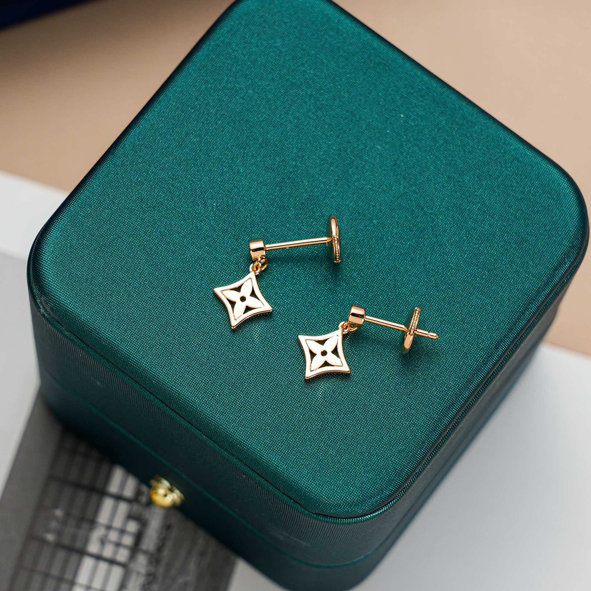 [Legend]STAR EARRINGS GOLD