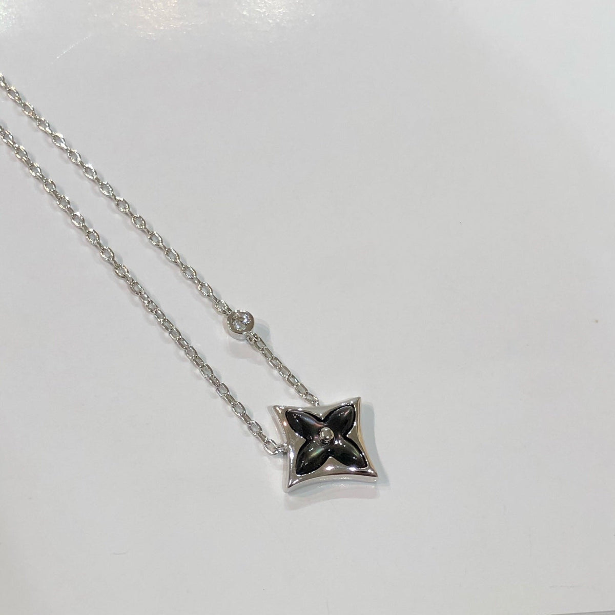 [Legend]STAR BLACK MOP NECKLACE