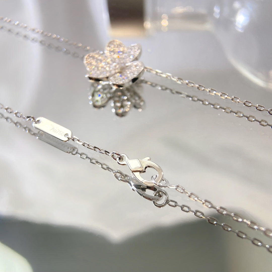[Legend]PAVÉ DIAMOND FLOWER CHARM NECKLACE