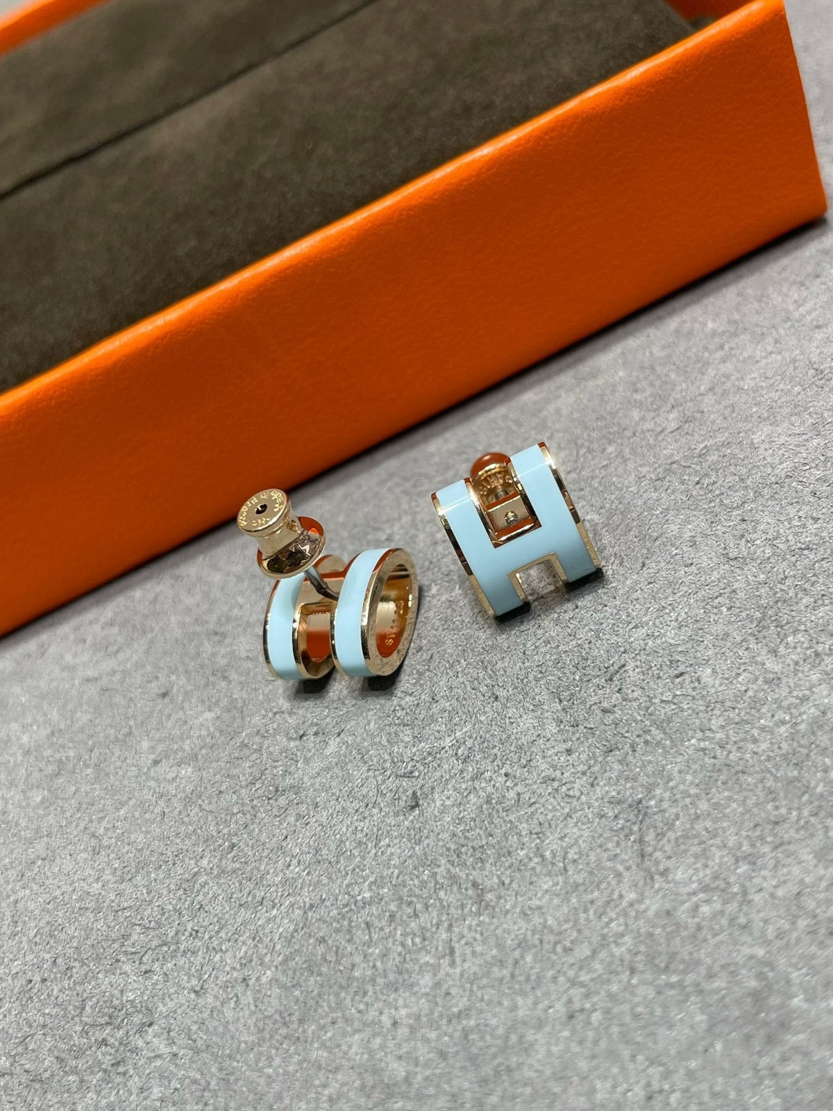 [Legend]POP H SKY BLUE STUD EARRINGS