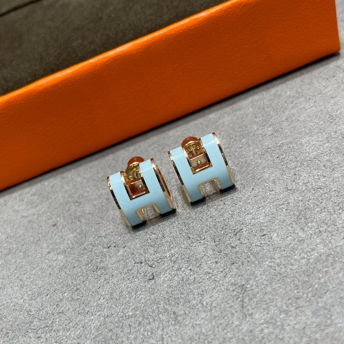[Legend]POP H SKY BLUE STUD EARRINGS