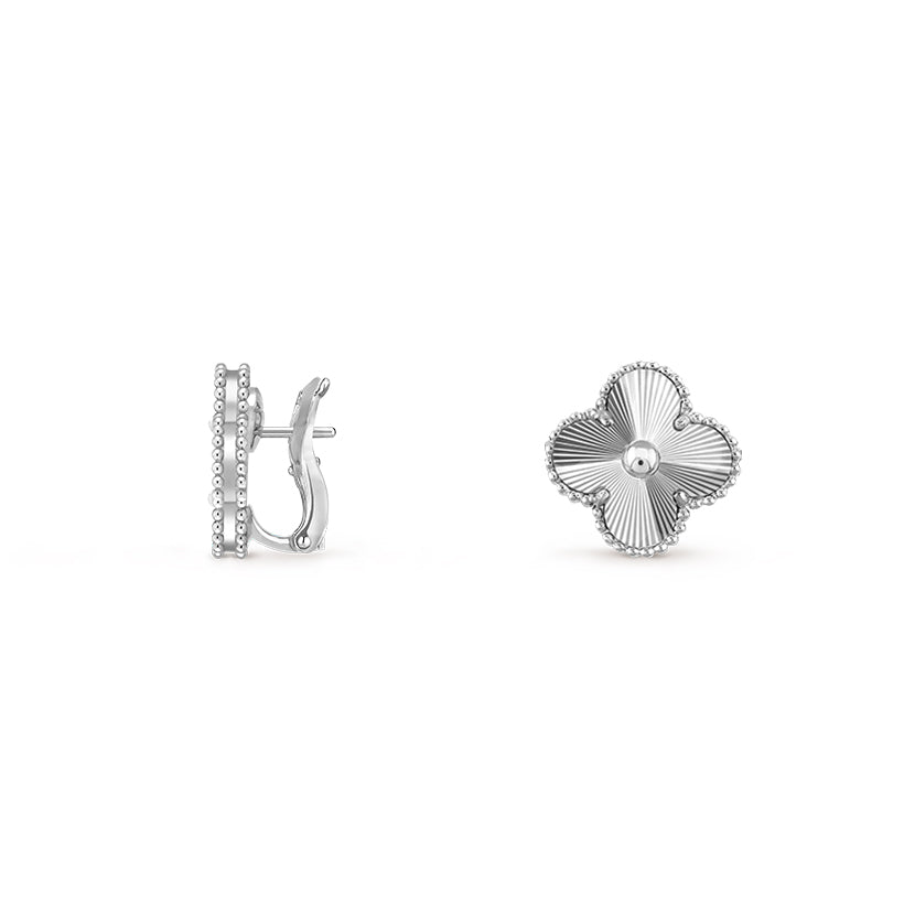 [Legend]15MM CLOVER FLOWER STUD EARRINGS WHITE GOLD COLLECTION