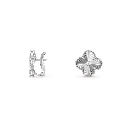 [Legend]15MM CLOVER FLOWER STUD EARRINGS WHITE GOLD COLLECTION