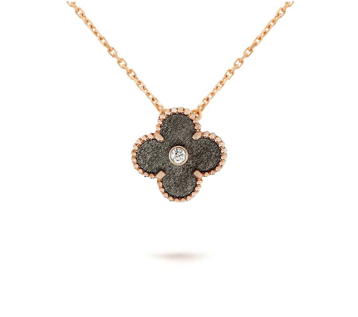 [Legend]LIMITED EDITION CHRISTMAS CLOVER FLOWER NECKLACE - 15MM ANNUAL COLLECTIBLE PENDANT