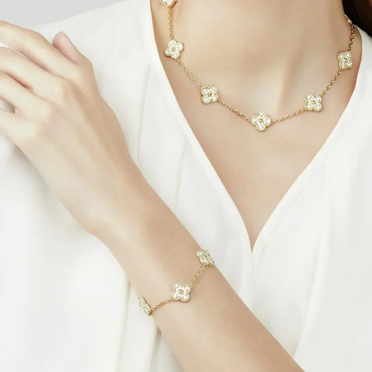 [Legend]LUCKY CLOVER 5-MOTIF BRACELET - FULL-DIAMOND