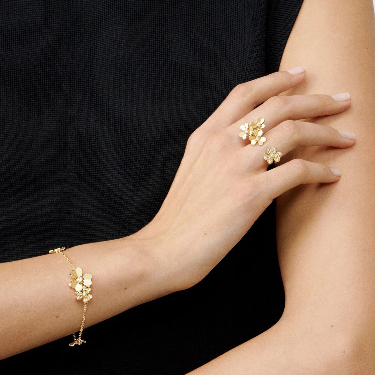 [Legend]LUMINOUS BLOSSOM 5-MOTIF CHARM BRACELET