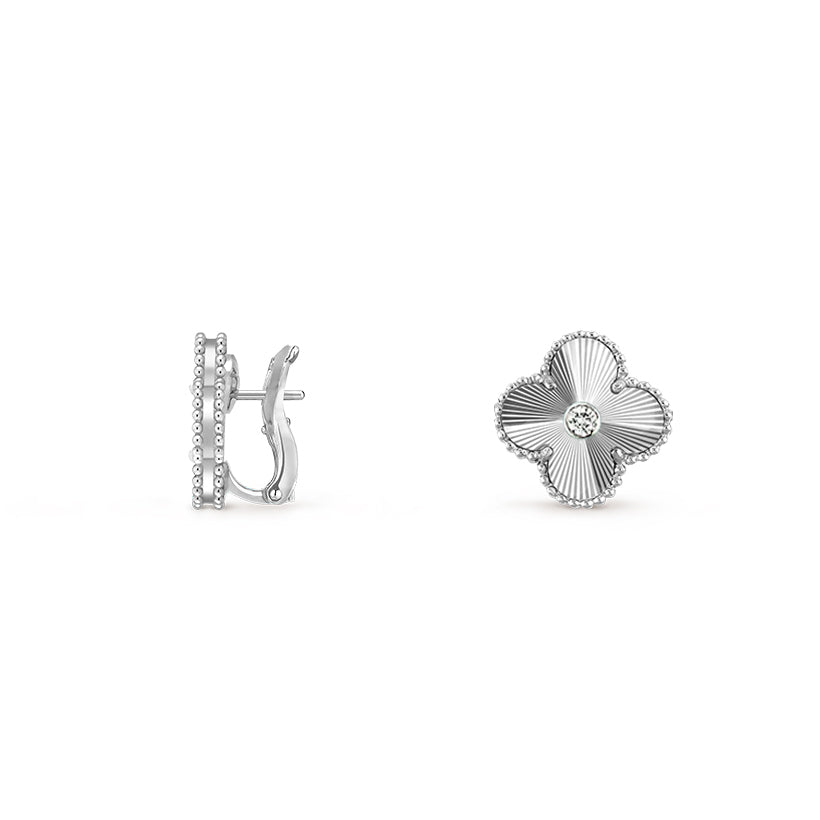 [Legend]15MM CLOVER FLOWER STUD EARRINGS DIAMOND-WHITE GOLD COLLECTION