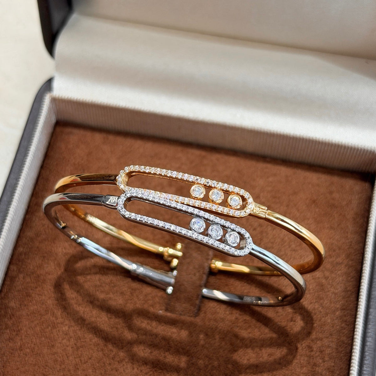 [Legend]MOVE PAVÉ DIAMOND BANGLE BRACELET M