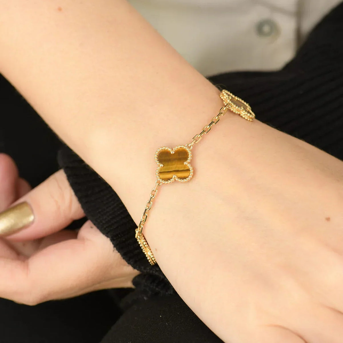 [Legend]LUCKY CLOVER 5-MOTIF BRACELET -  TIGER’S EYE COLLECTION