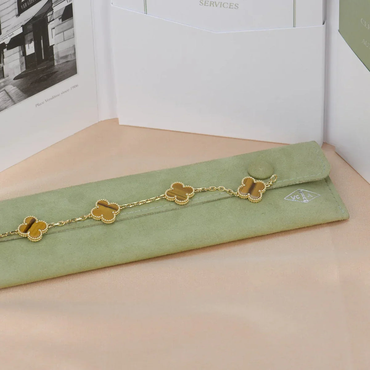 [Legend]LUCKY CLOVER 5-MOTIF BRACELET -  TIGER’S EYE COLLECTION