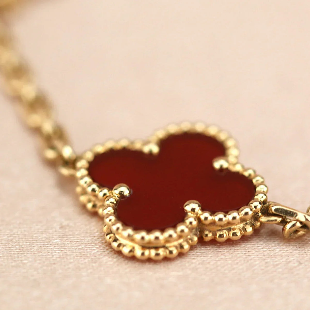 [Legend]LUCKY CLOVER 5-MOTIF BRACELET - RED CARNELIAN COLLECTION