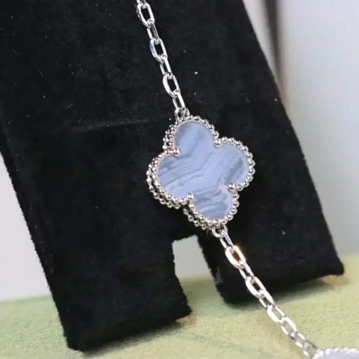 [Legend]LUCKY CLOVER 5-MOTIF BRACELET - PURPLE CHALCEDONY COLLECTION