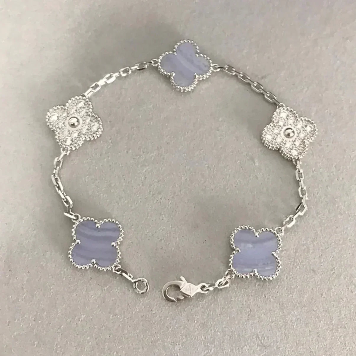 [Legend]LUCKY CLOVER 5-MOTIF BRACELET - PURPLE CHALCEDONY COLLECTION