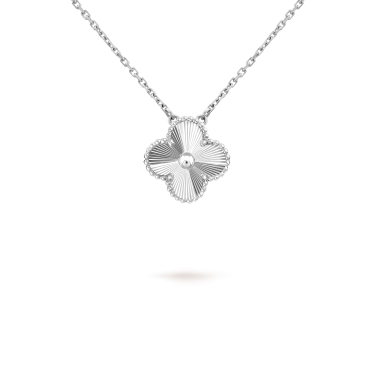 [Legend]15MM CLOVER FLOWER PENDANT NECKLACE WHITE GOLD COLLECTION