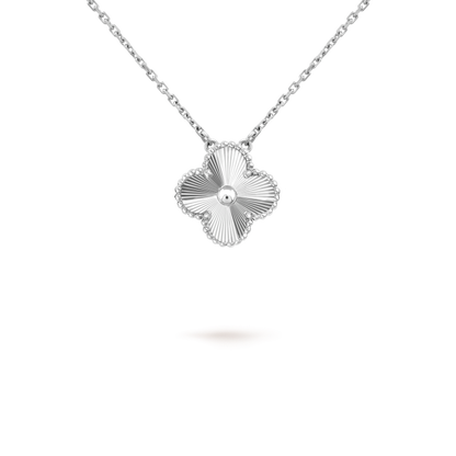 [Legend]15MM CLOVER FLOWER PENDANT NECKLACE WHITE GOLD COLLECTION