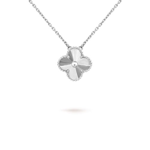 [Legend]15MM CLOVER FLOWER PENDANT NECKLACE WHITE GOLD COLLECTION