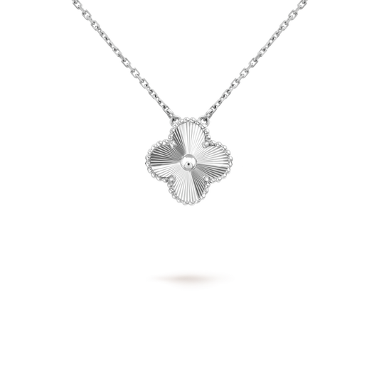 [Legend]15MM CLOVER FLOWER PENDANT NECKLACE WHITE GOLD COLLECTION