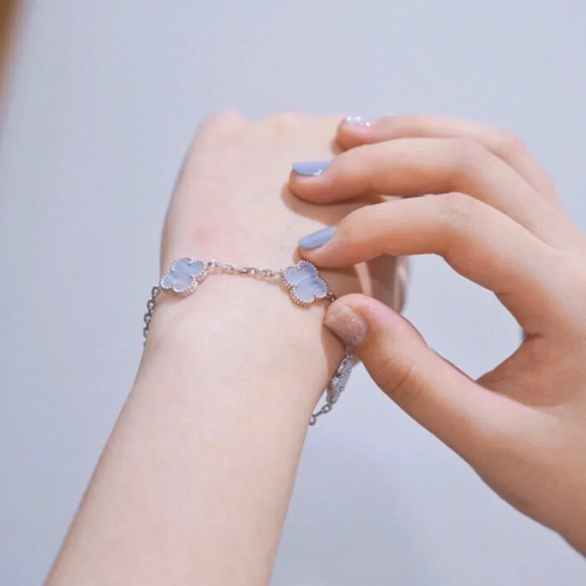 [Legend]LUCKY CLOVER 5-MOTIF BRACELET - PURPLE CHALCEDONY COLLECTION