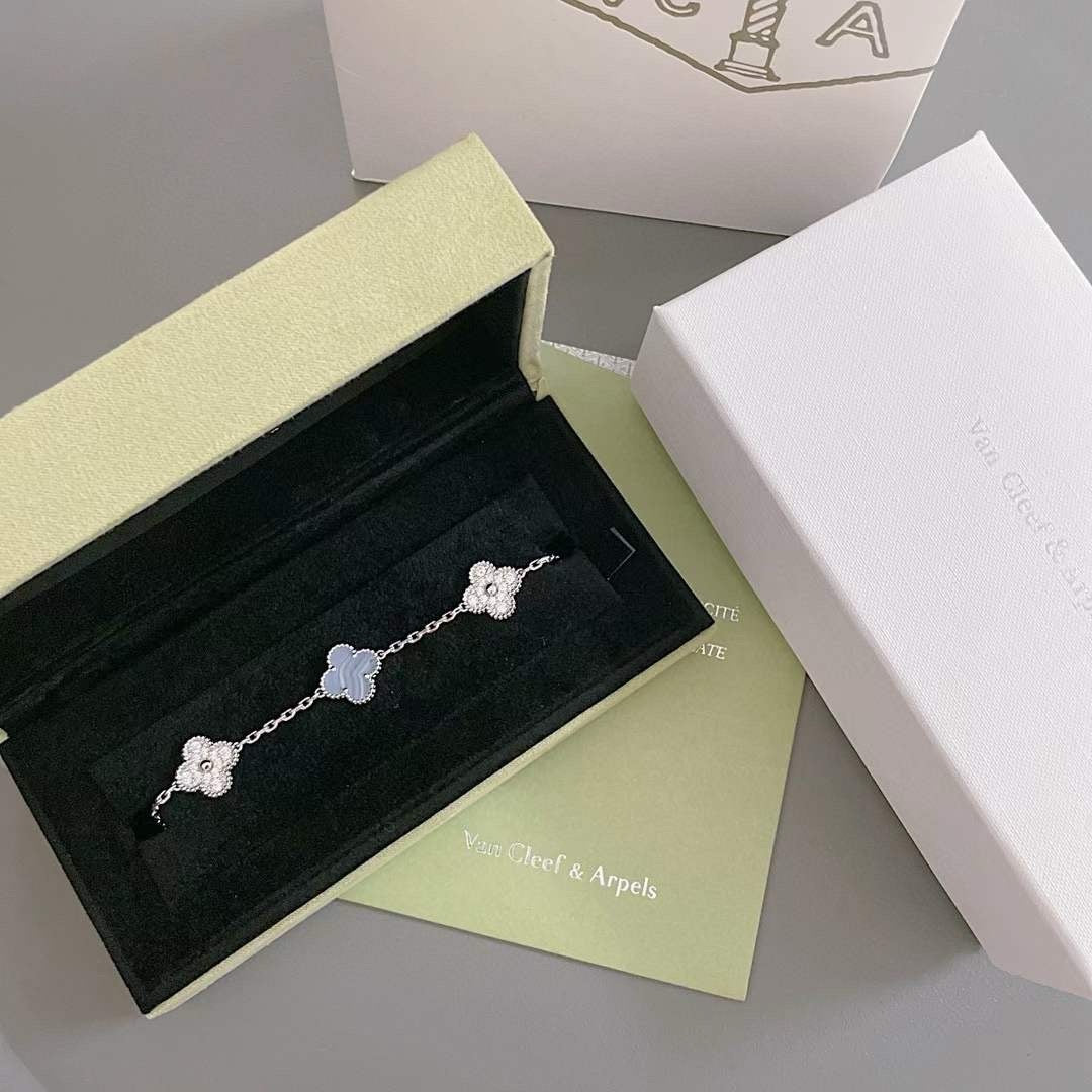 [Legend]LUCKY CLOVER 5-MOTIF BRACELET - PURPLE CHALCEDONY COLLECTION