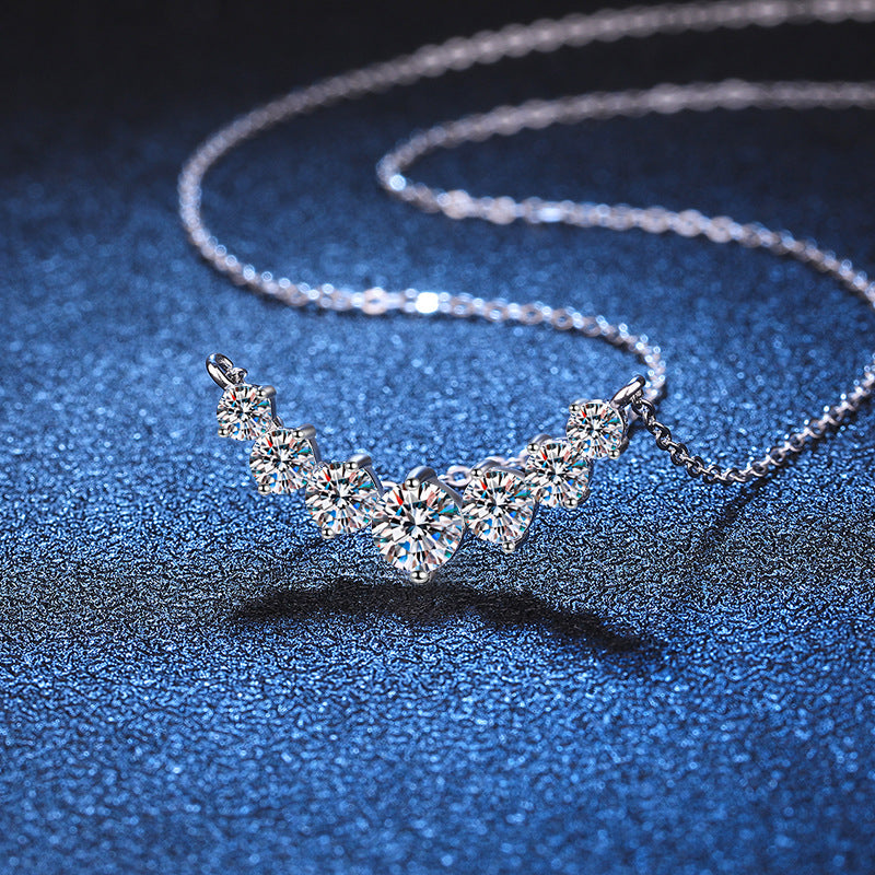 [Legend]MINIMALIST CURVED SMILE MOISSANITE NECKLACE