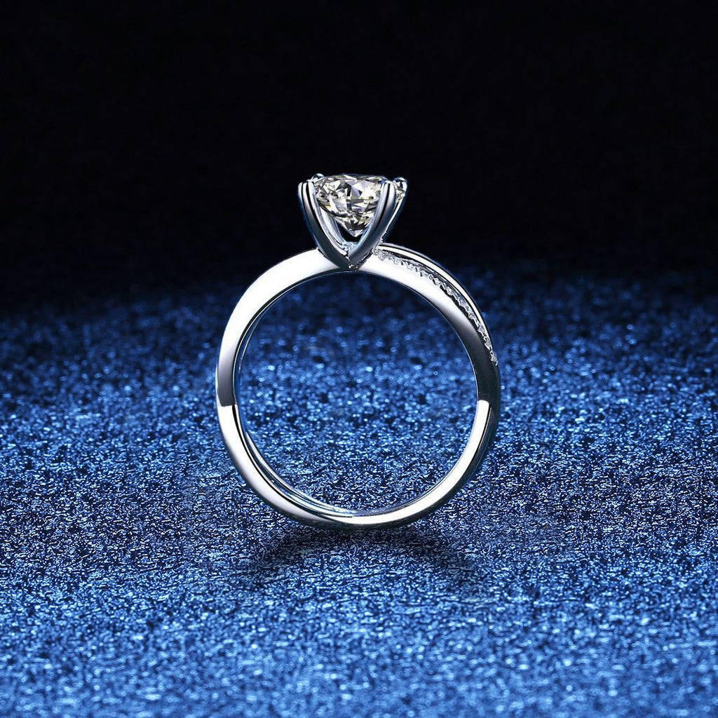 [Legend]ELEGANT 4-PRONG CROSSOVER MOISSANITE ENGAGEMENT RING