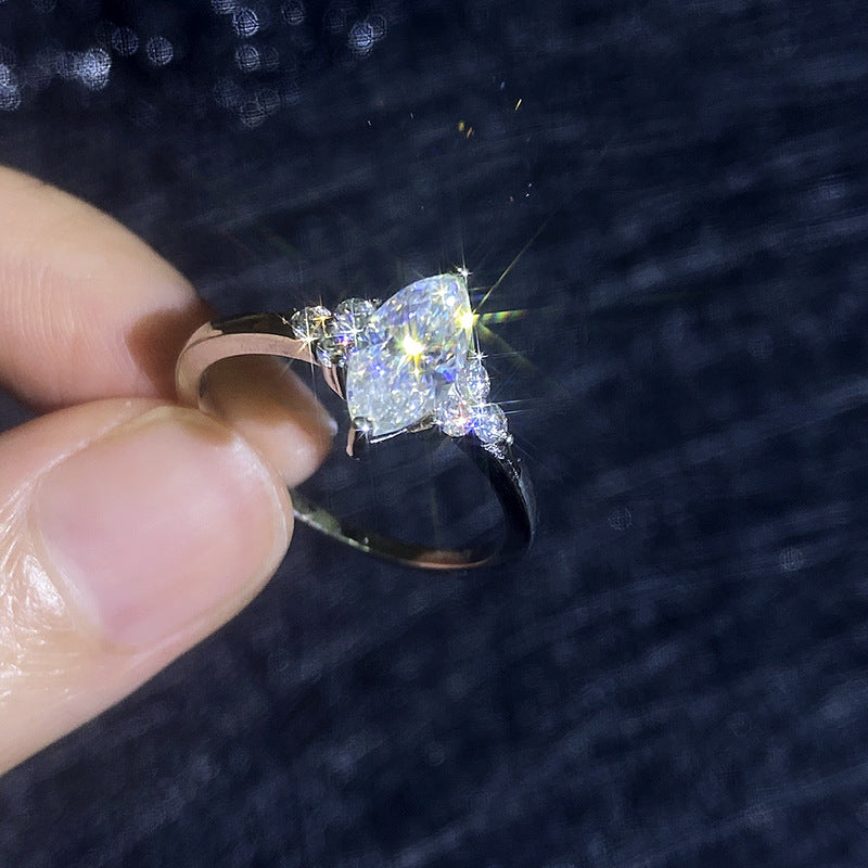 [Legend]ELEGANT MARQUISE CUT MOISSANITE RING WITH SIDE ACCENTS