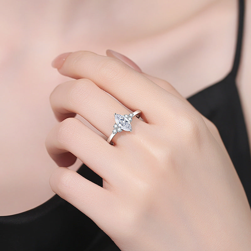 [Legend]ELEGANT MARQUISE CUT MOISSANITE RING WITH SIDE ACCENTS