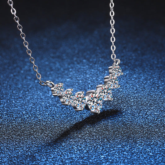 [Legend]MINIMALIST CURVED SMILE MOISSANITE NECKLACE
