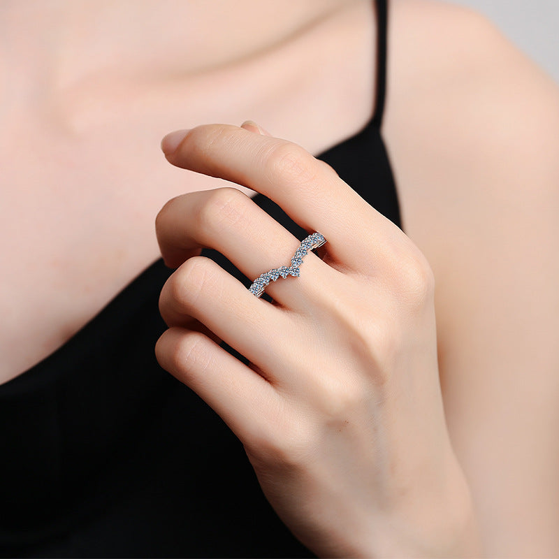 [Legend]ELEGANT V-SHAPED CHEVRON MOISSANITE RING