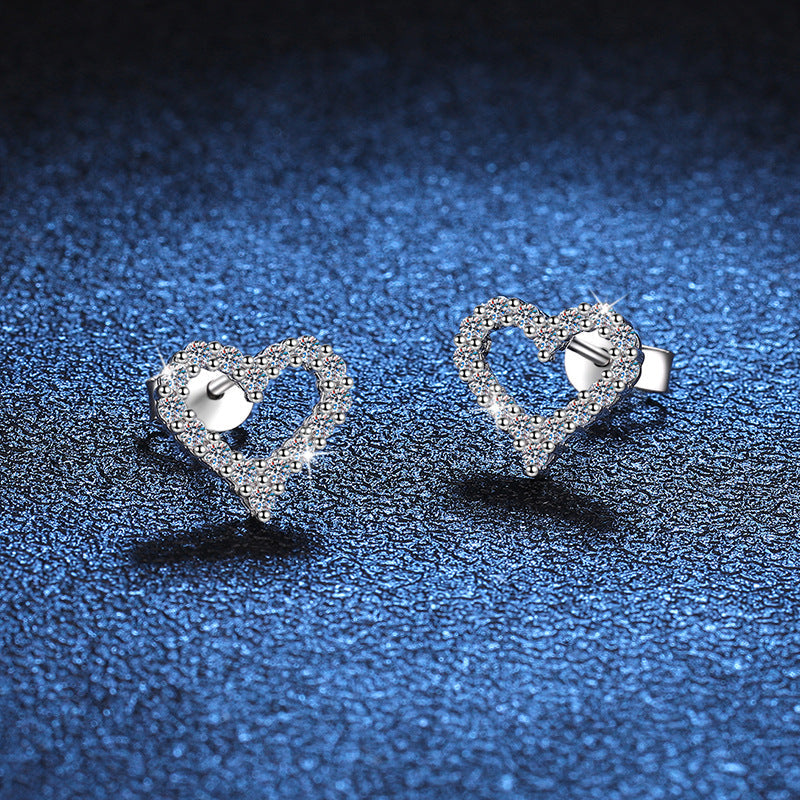 [Legend]SPARKLING HEART-SHAPED MOISSANITE STUD EARRINGS
