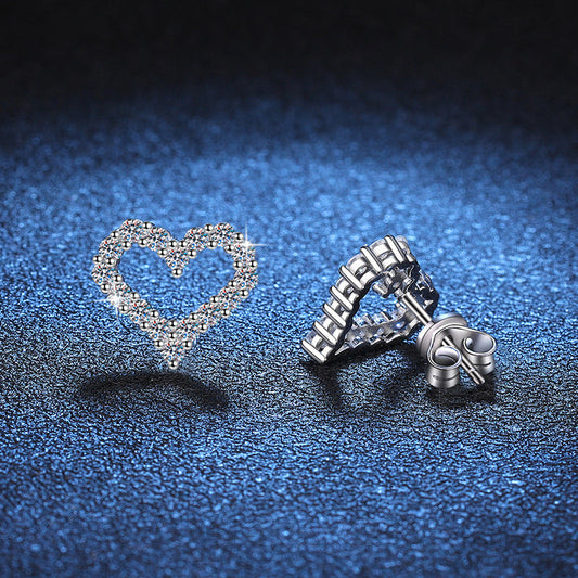 [Legend]SPARKLING HEART-SHAPED MOISSANITE STUD EARRINGS
