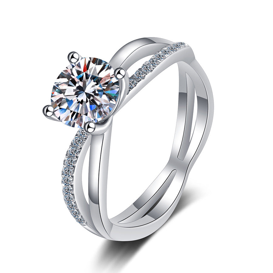 [Legend]ELEGANT 4-PRONG CROSSOVER MOISSANITE ENGAGEMENT RING