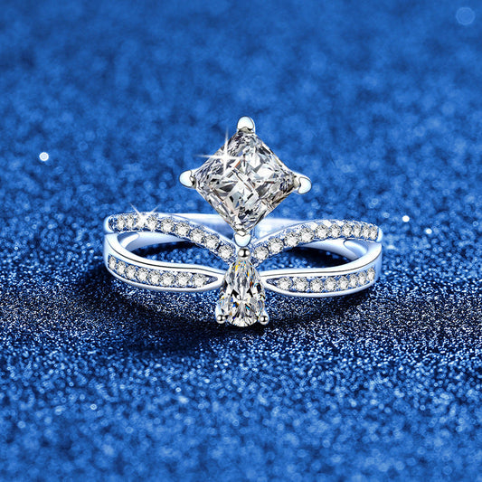 [Legend]ELEGANT DOUBLE-TWISTED MOISSANITE RING