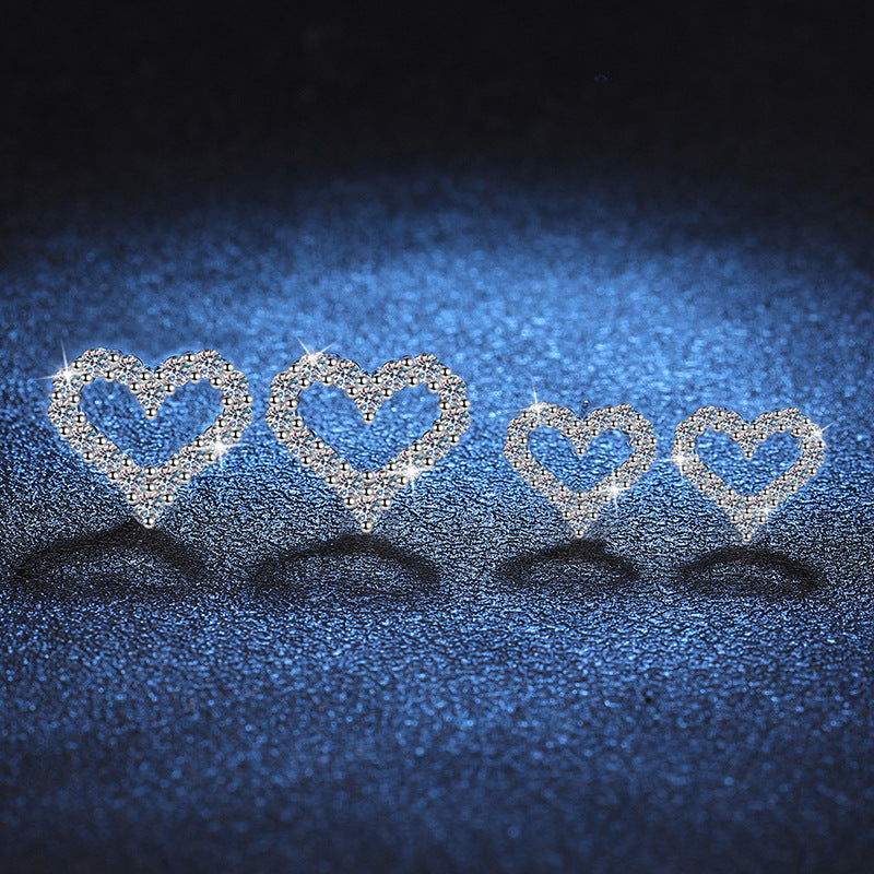 [Legend]SPARKLING HEART-SHAPED MOISSANITE STUD EARRINGS