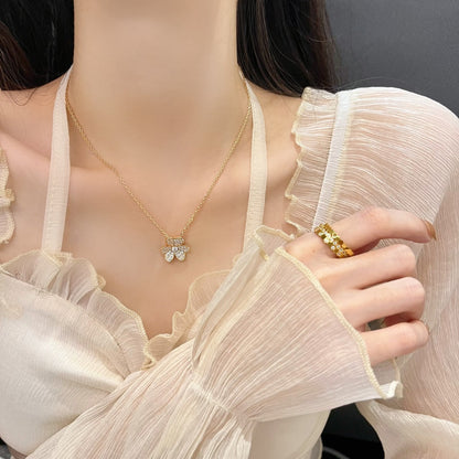 [Legend]PAVÉ DIAMOND FLOWER CHARM NECKLACE