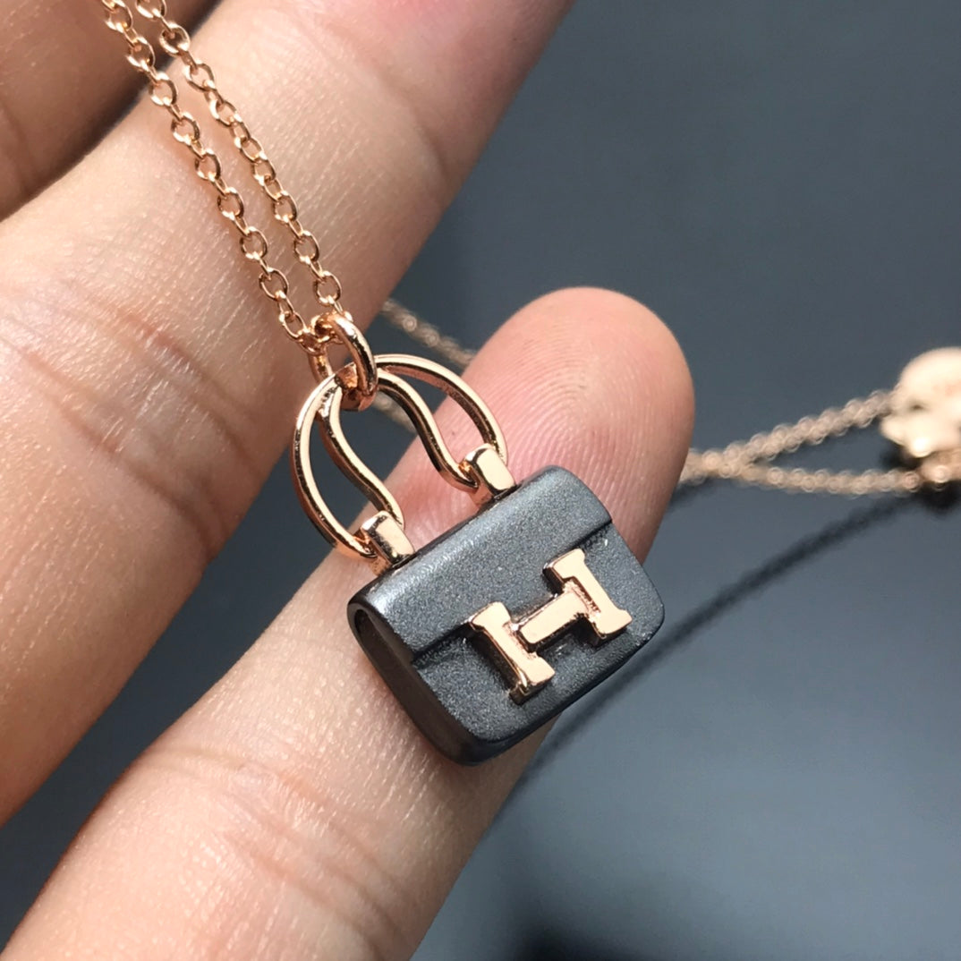 [Legend]WOMEN'S HM AMULETTES CONSTANCE PENDANT NECKLACE