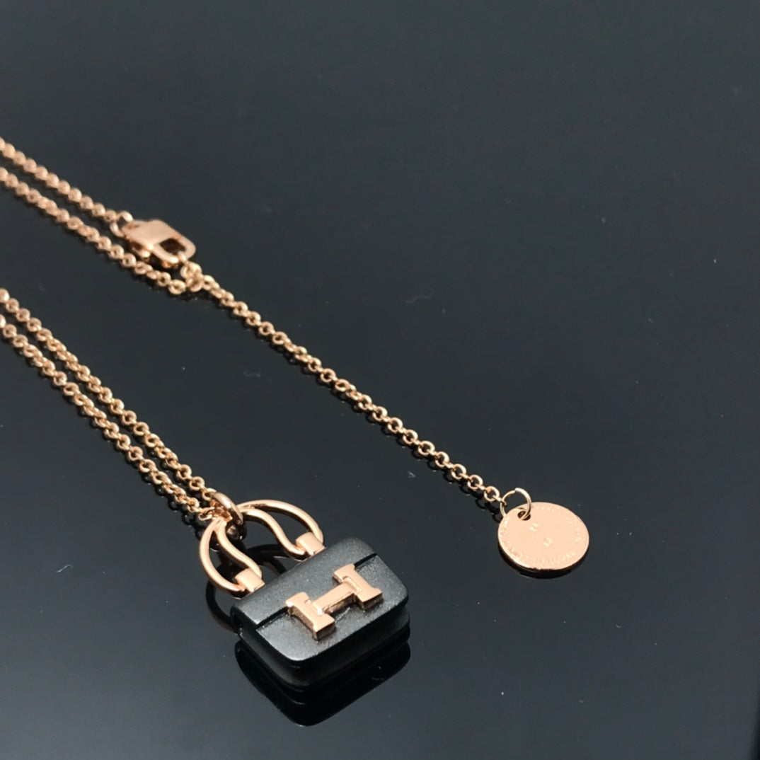 [Legend]WOMEN'S HM AMULETTES CONSTANCE PENDANT NECKLACE
