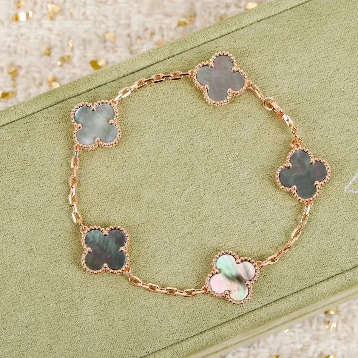 [Legend]LUCKY CLOVER 5-MOTIF BRACELET - GREY MOTHER-OF-PEARL COLLECTION