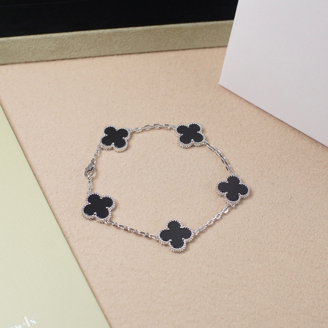 [Legend]LUCKY CLOVER 5-MOTIF BRACELET - BLACK OXNY COLLECTION