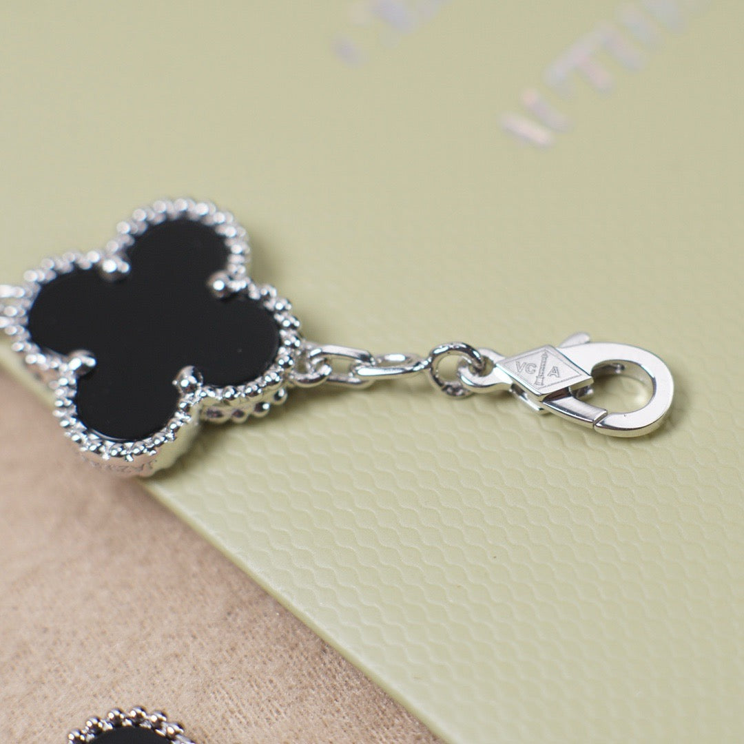 [Legend]LUCKY CLOVER 5-MOTIF BRACELET - BLACK OXNY COLLECTION