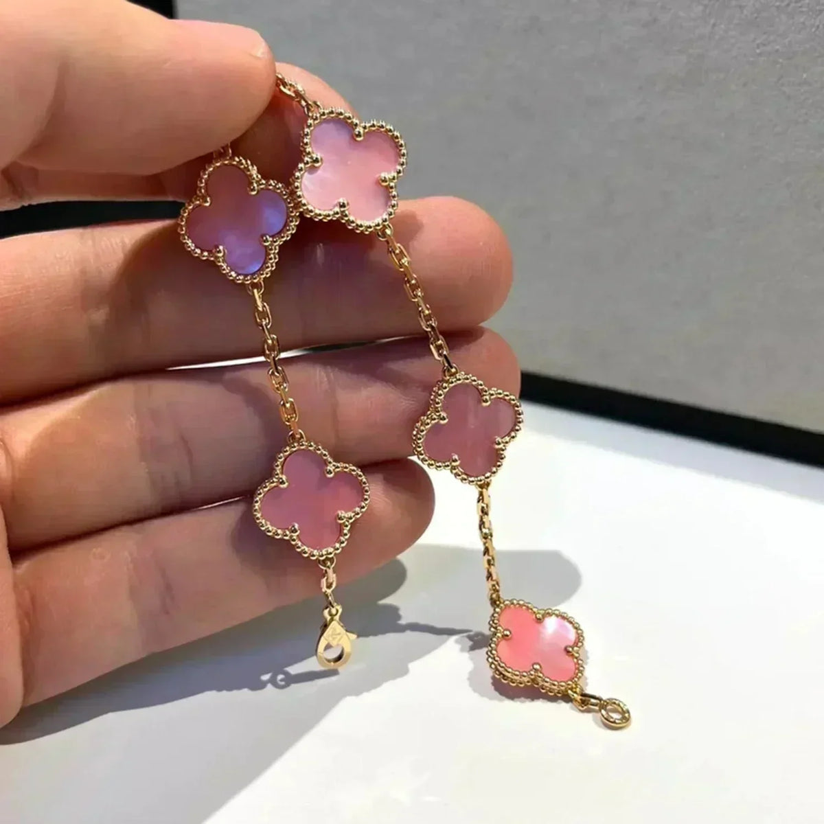 [Legend]LUCKY CLOVER 5-MOTIF BRACELET - PINK MOTHER-OF-PEARL COLLECTION
