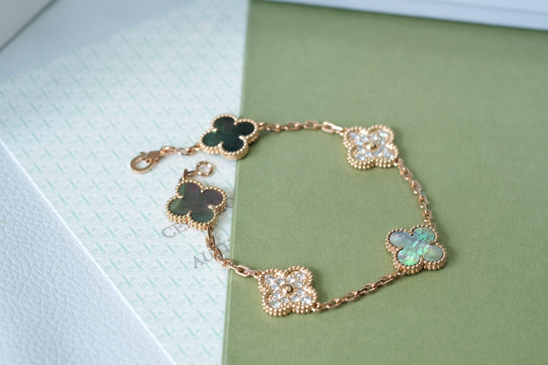 [Legend]LUCKY CLOVER 5-MOTIF BRACELET - GREY MOTHER-OF-PEARL COLLECTION