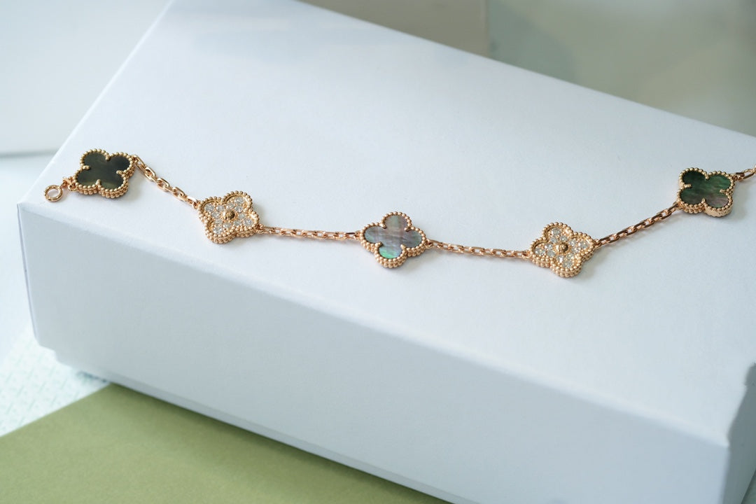[Legend]LUCKY CLOVER 5-MOTIF BRACELET - GREY MOTHER-OF-PEARL COLLECTION