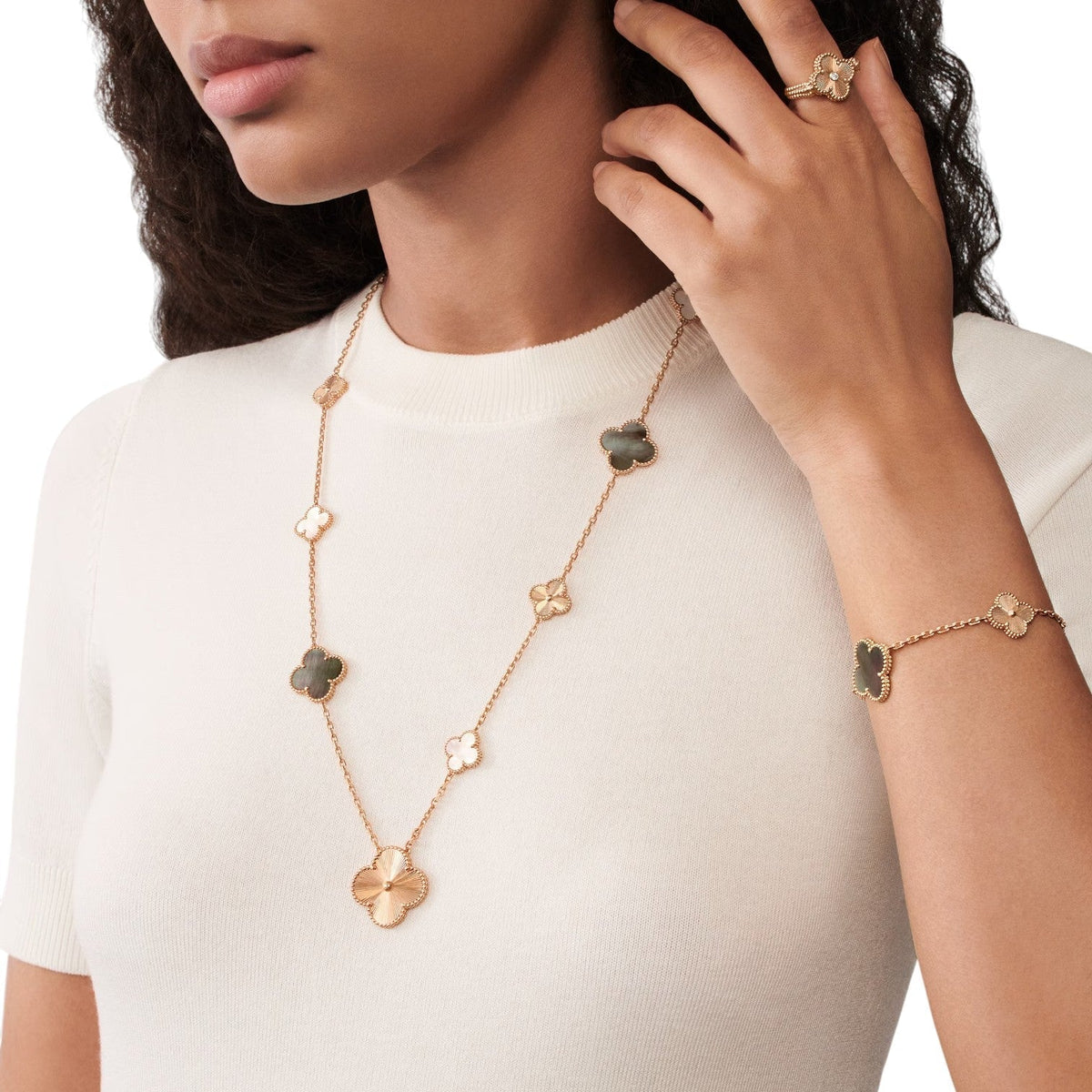 [Legend]DETACHABLE 15-MOTIF CLOVER STATEMENT SET - GREY MOTHER-OF-PEARL & LASER