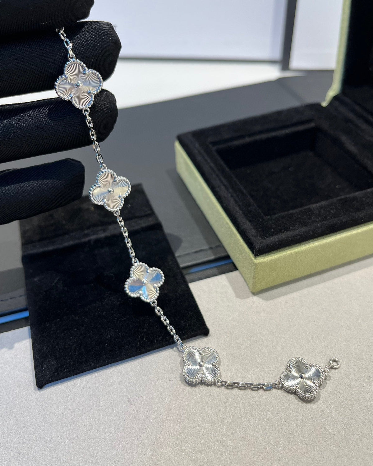 [Legend]LUCKY CLOVER 5-MOTIF BRACELET - LASER COLLECTION