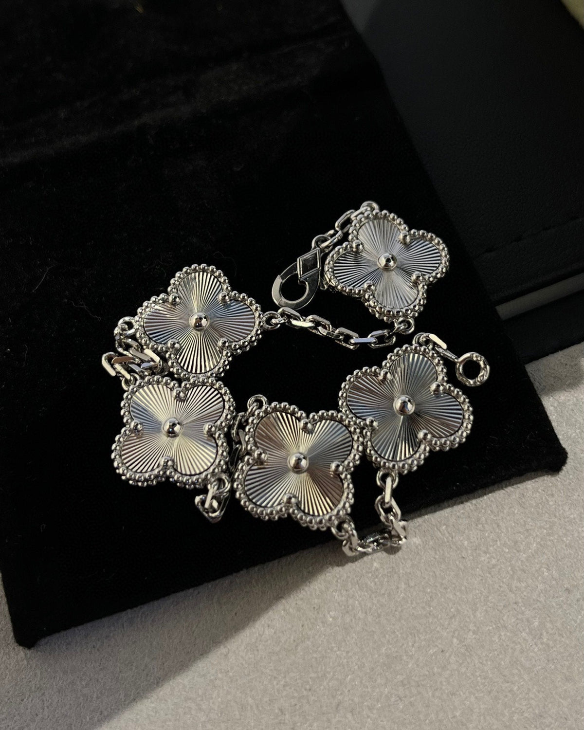 [Legend]LUCKY CLOVER 5-MOTIF BRACELET - LASER COLLECTION
