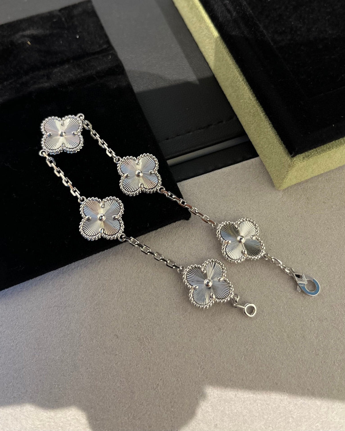 [Legend]LUCKY CLOVER 5-MOTIF BRACELET - LASER COLLECTION