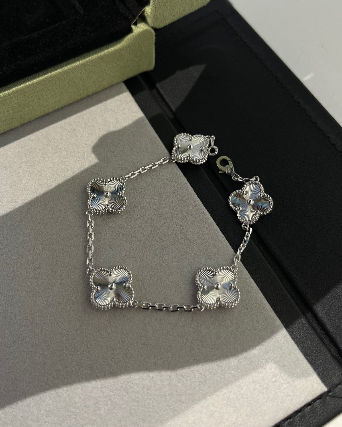[Legend]LUCKY CLOVER 5-MOTIF BRACELET - LASER COLLECTION