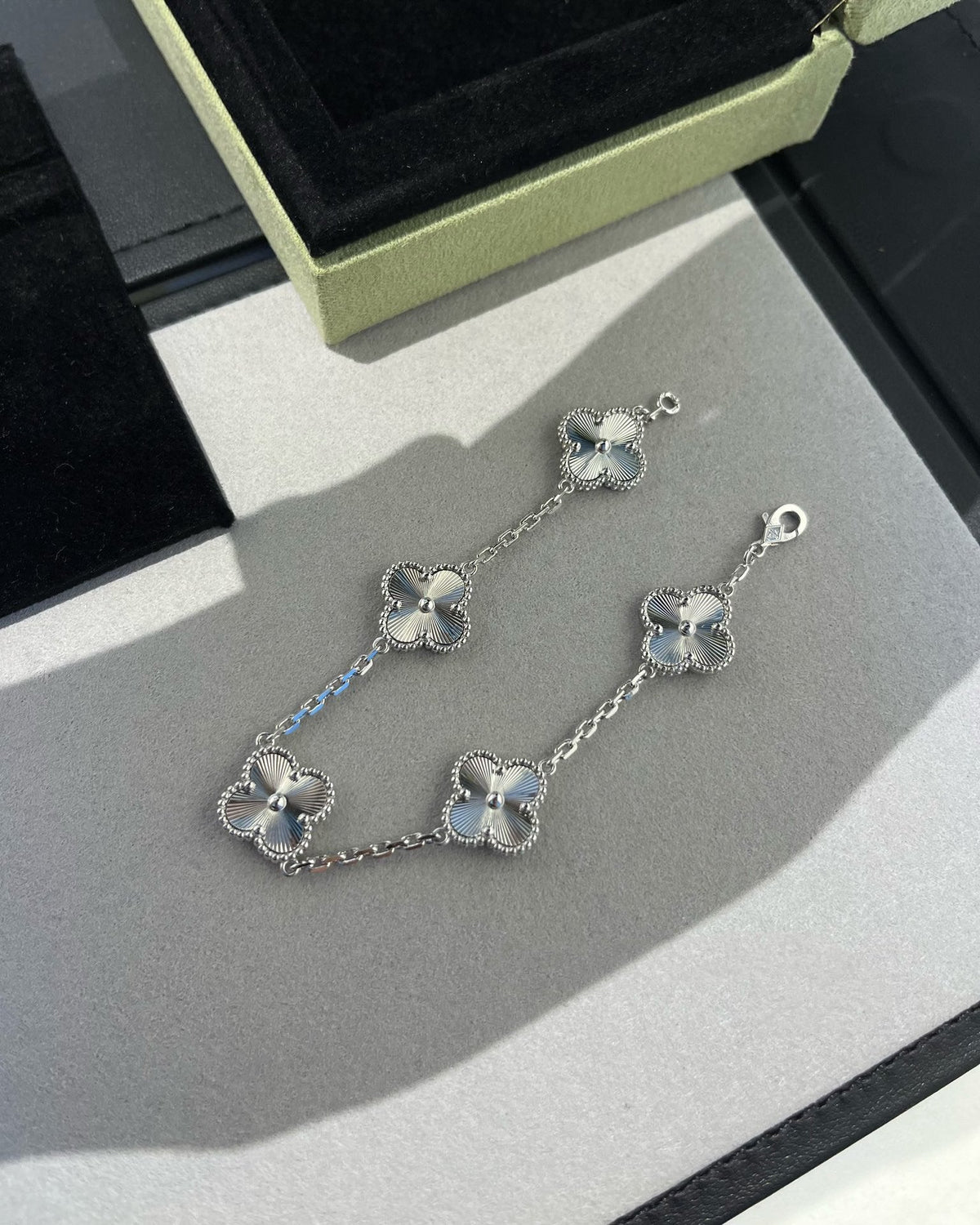 [Legend]LUCKY CLOVER 5-MOTIF BRACELET - LASER COLLECTION